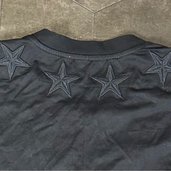 GIVENCHY EMBROIDERED STAR TEE, BLACK SZ S, EUC - Picture 8 of 10